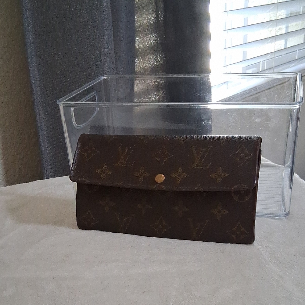 Louis Vuitton Monogram Wallet With COA
